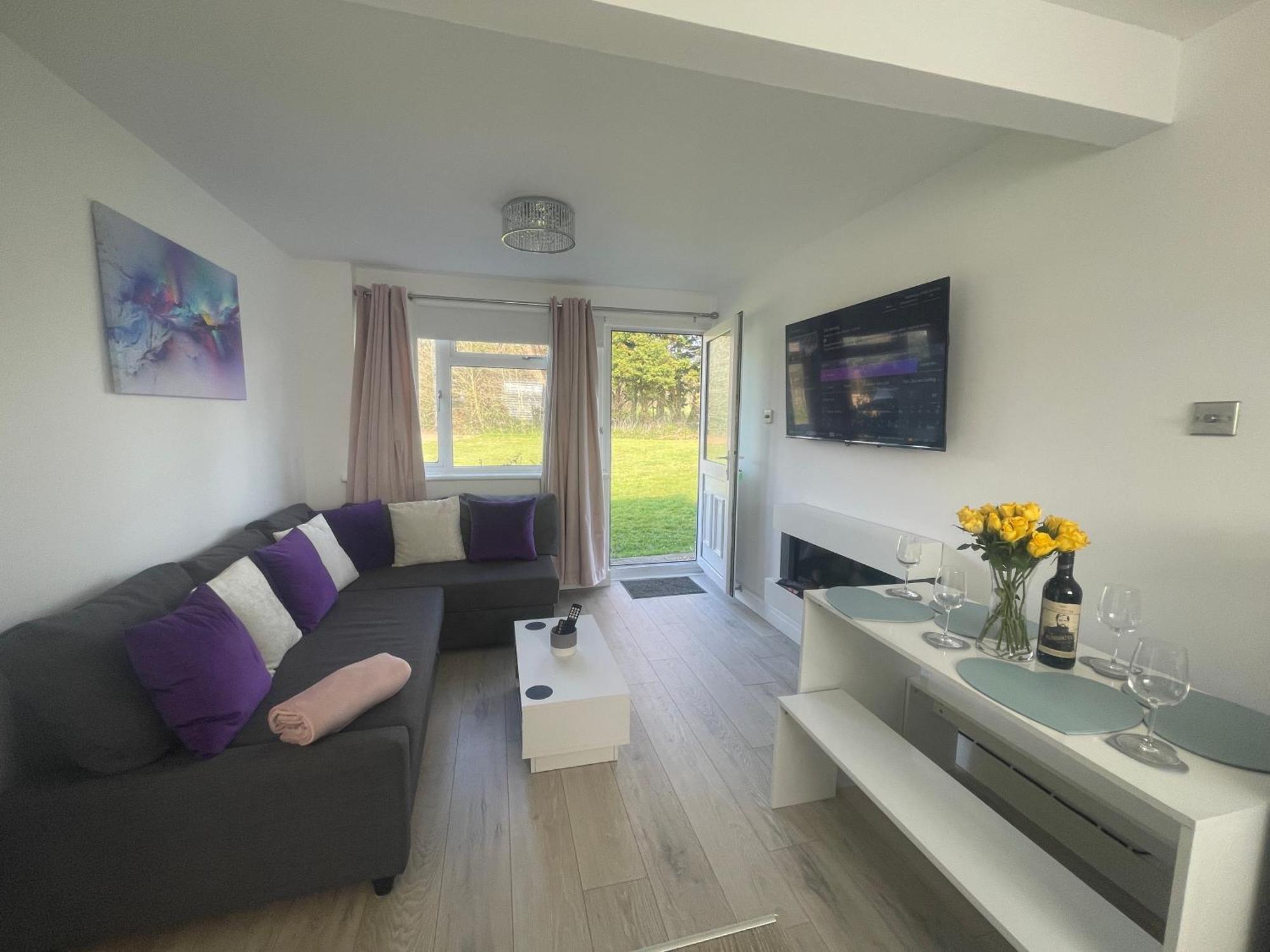 Look No Further Gorgeous Newly Renovated Contemporary Chalet Sandown Bay Holiday Centre מראה חיצוני תמונה